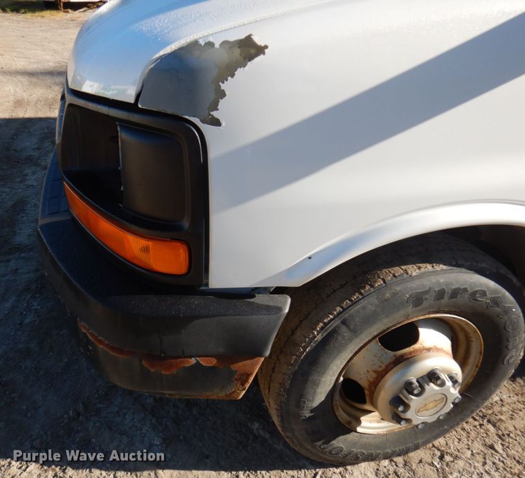 image for item KJ9947 2010 Chevrolet Express 3500  box truck