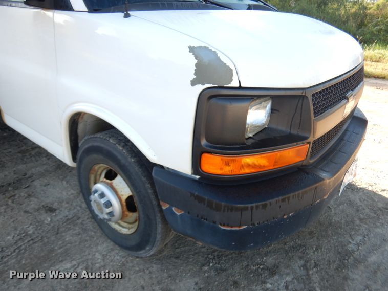 image for item KJ9947 2010 Chevrolet Express 3500  box truck