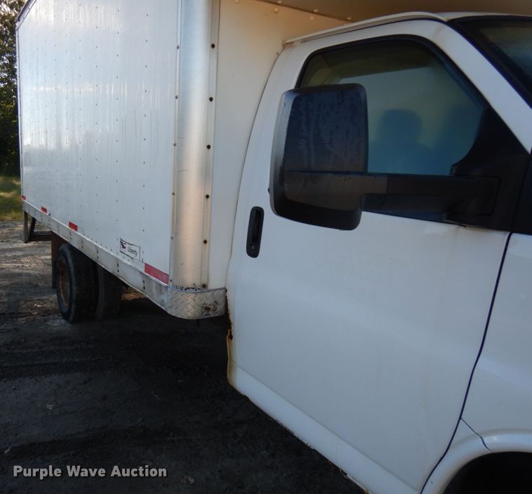 image for item KJ9947 2010 Chevrolet Express 3500  box truck