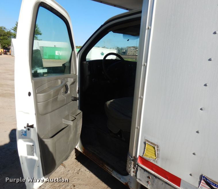 image for item KJ9947 2010 Chevrolet Express 3500  box truck