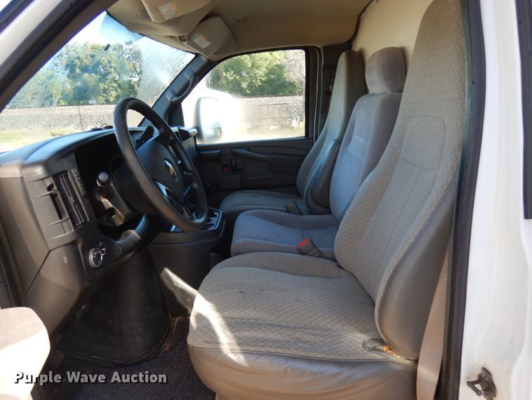 image for item KJ9947 2010 Chevrolet Express 3500  box truck