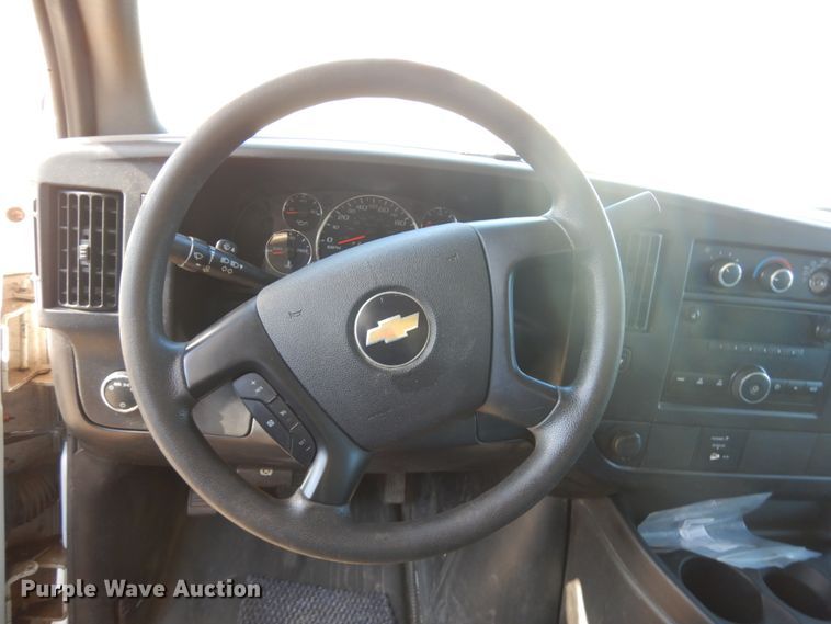 image for item KJ9947 2010 Chevrolet Express 3500  box truck