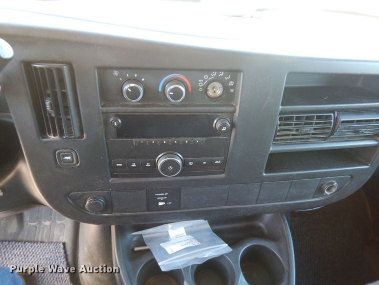 image for item KJ9947 2010 Chevrolet Express 3500  box truck