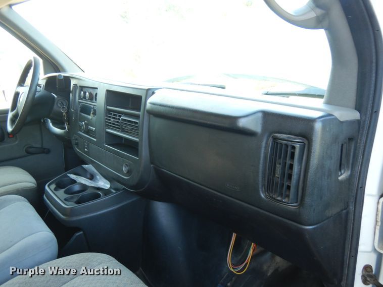 image for item KJ9947 2010 Chevrolet Express 3500  box truck