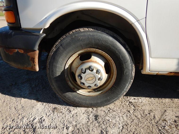 image for item KJ9947 2010 Chevrolet Express 3500  box truck