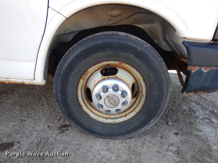 image for item KJ9947 2010 Chevrolet Express 3500  box truck