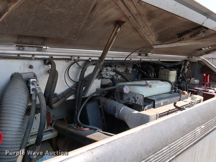 image for item KQ9739 2003 Freightliner MT55  food truck