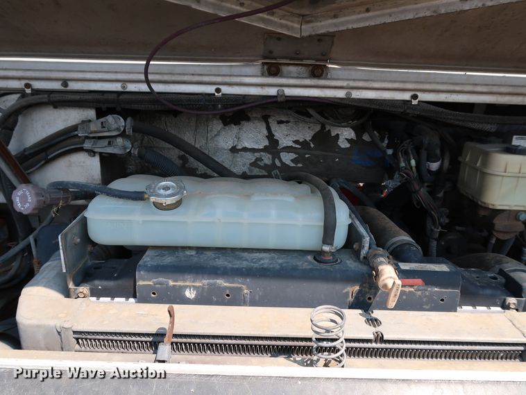 image for item KQ9739 2003 Freightliner MT55  food truck