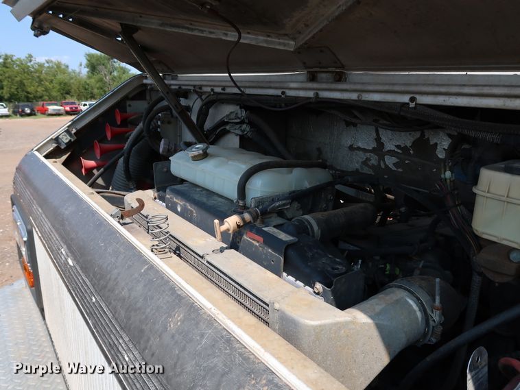 image for item KQ9739 2003 Freightliner MT55  food truck