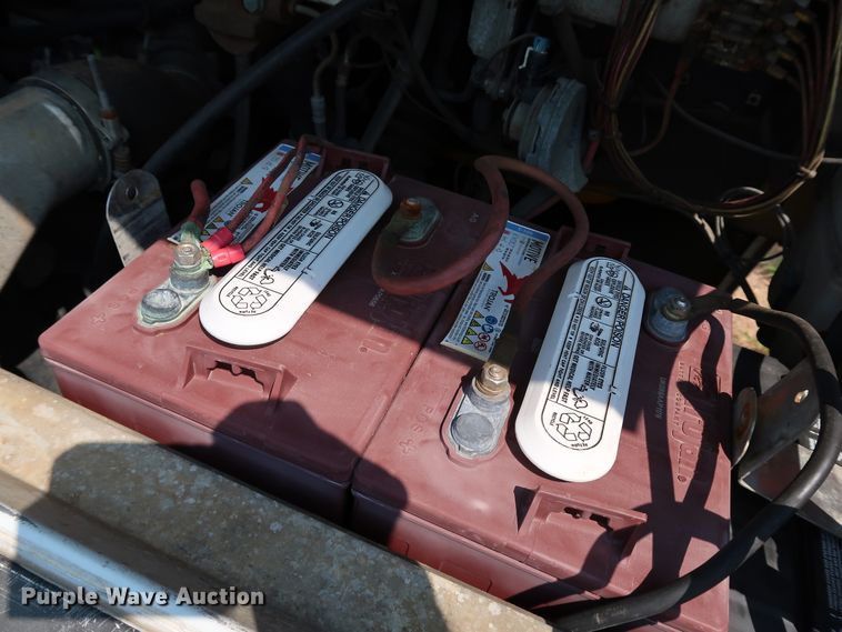 image for item KQ9739 2003 Freightliner MT55  food truck