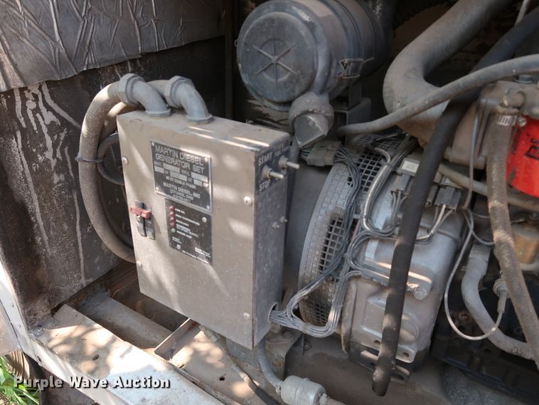 image for item KQ9739 2003 Freightliner MT55  food truck