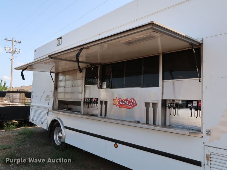 image for item KQ9739 2003 Freightliner MT55  food truck