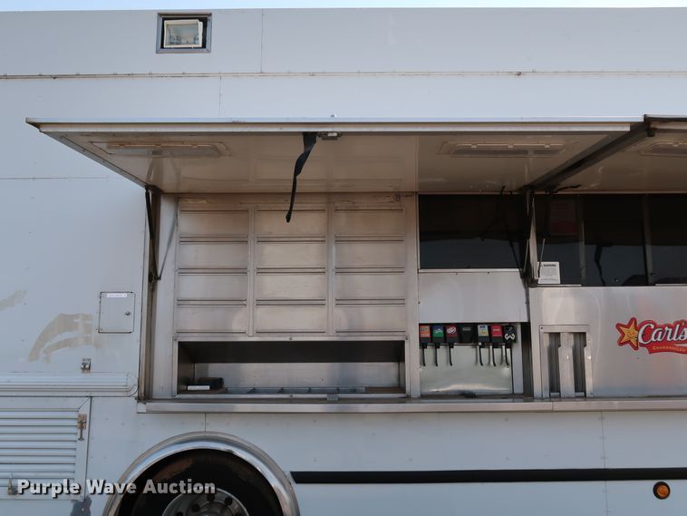 image for item KQ9739 2003 Freightliner MT55  food truck