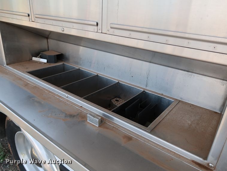 image for item KQ9739 2003 Freightliner MT55  food truck