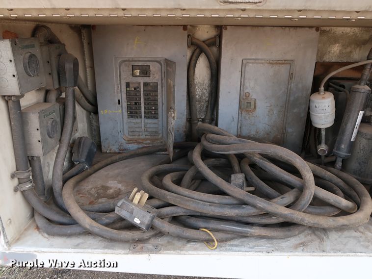 image for item KQ9739 2003 Freightliner MT55  food truck