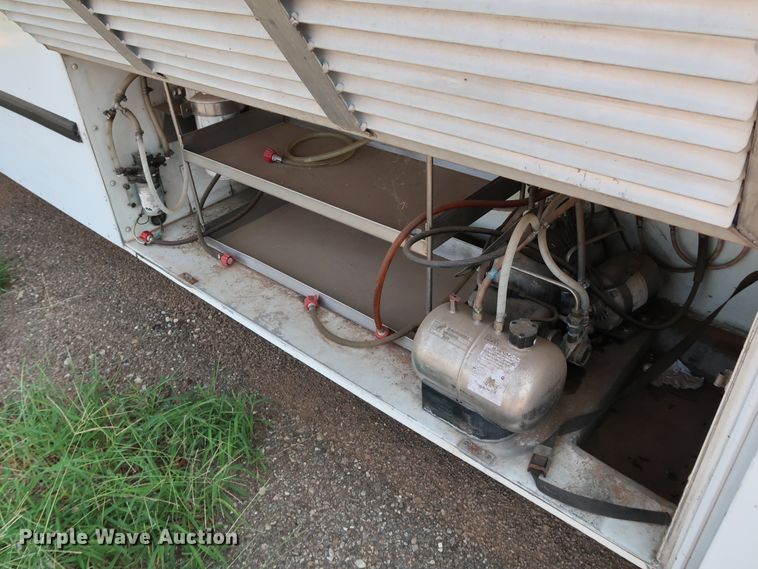 image for item KQ9739 2003 Freightliner MT55  food truck