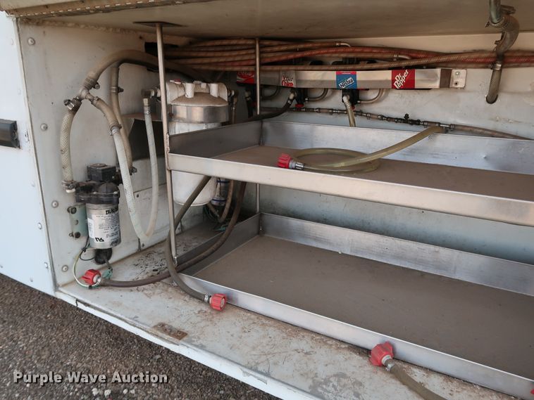 image for item KQ9739 2003 Freightliner MT55  food truck