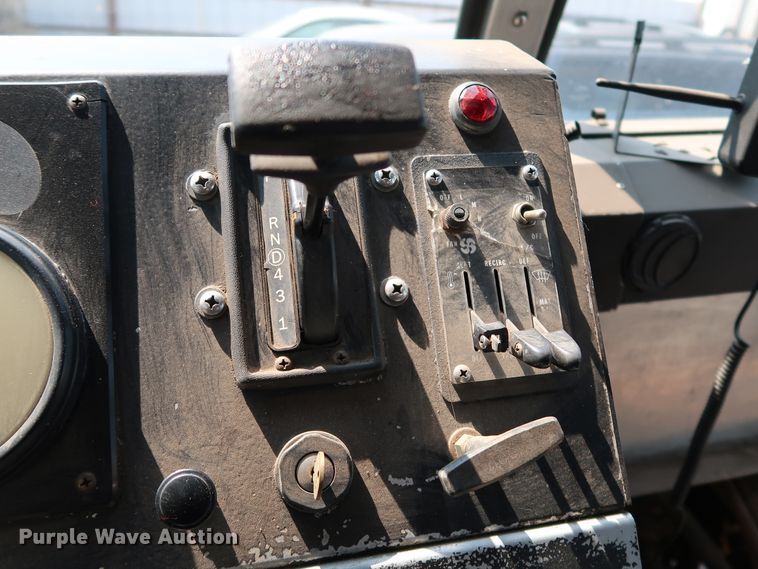 image for item KQ9739 2003 Freightliner MT55  food truck