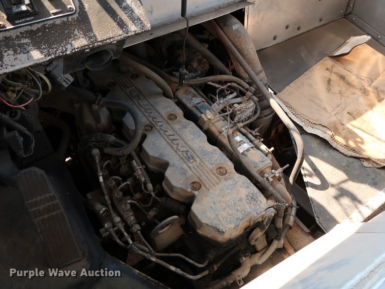 image for item KQ9739 2003 Freightliner MT55  food truck