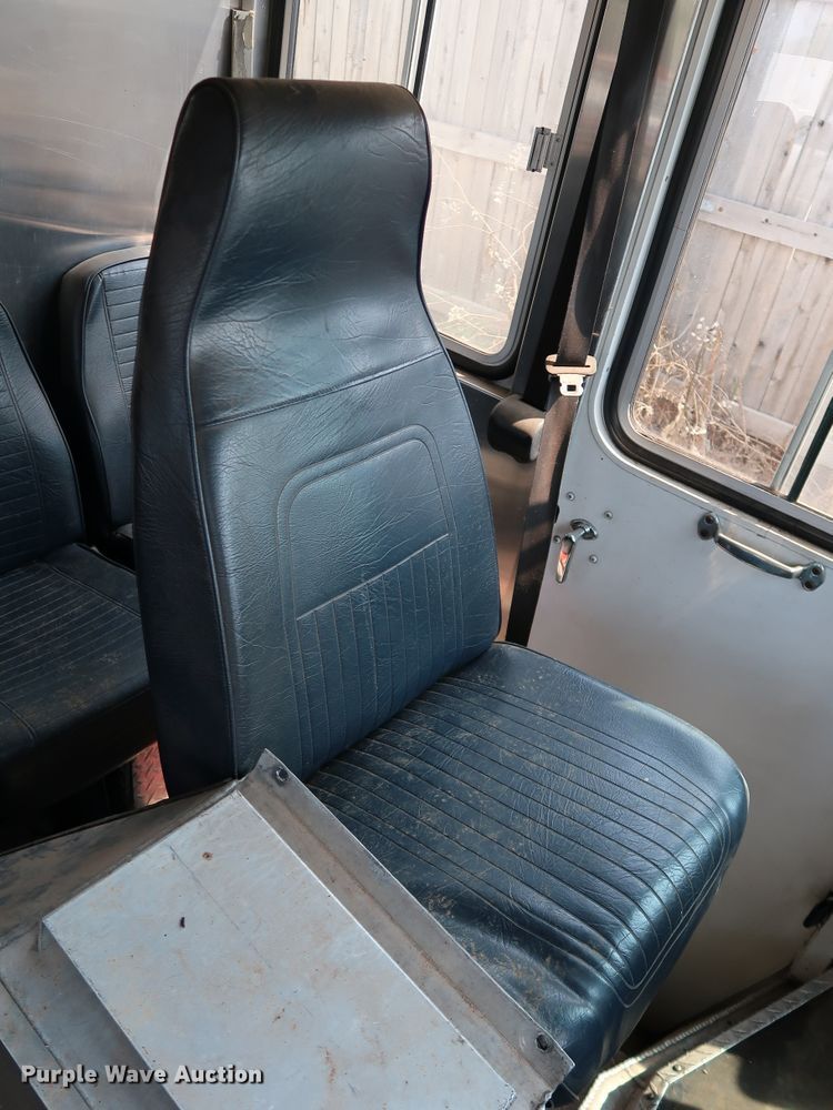 image for item KQ9739 2003 Freightliner MT55  food truck