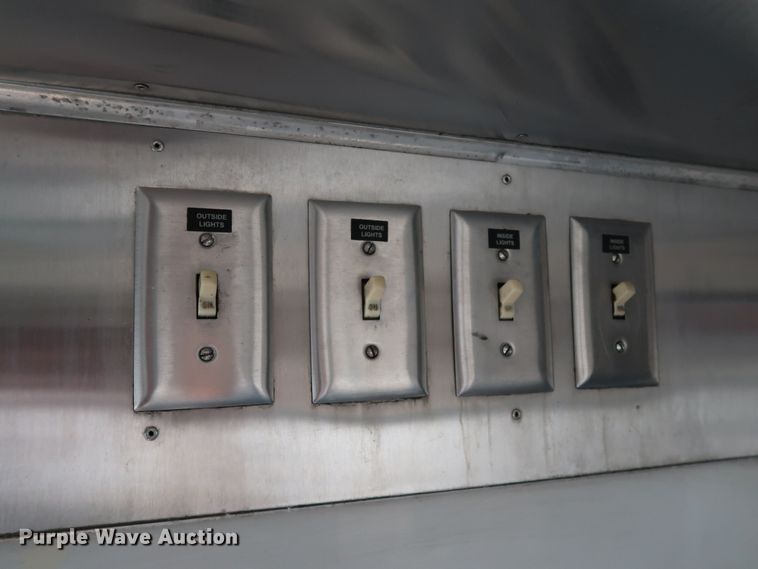 image for item KQ9739 2003 Freightliner MT55  food truck