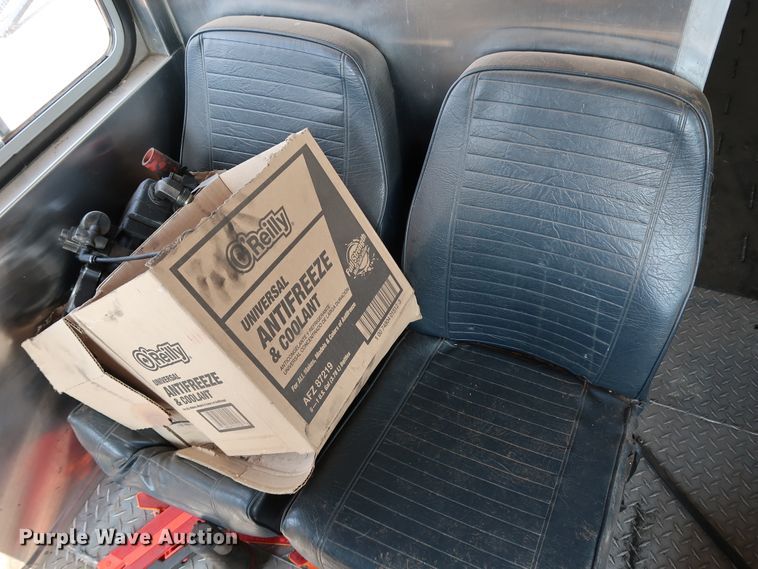 image for item KQ9739 2003 Freightliner MT55  food truck