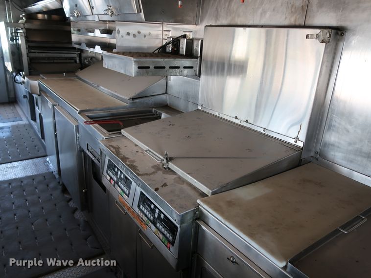 image for item KQ9739 2003 Freightliner MT55  food truck