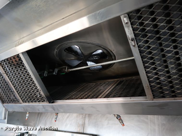 image for item KQ9739 2003 Freightliner MT55  food truck