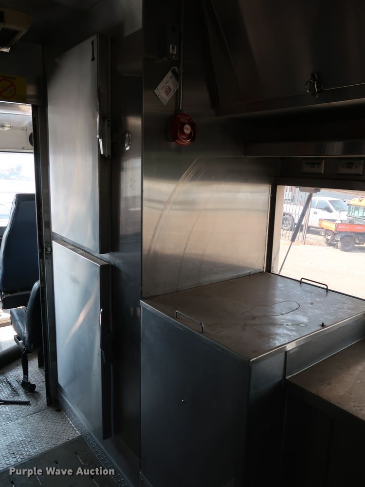 image for item KQ9739 2003 Freightliner MT55  food truck