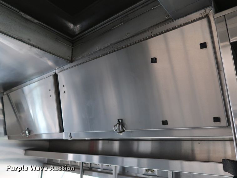 image for item KQ9739 2003 Freightliner MT55  food truck