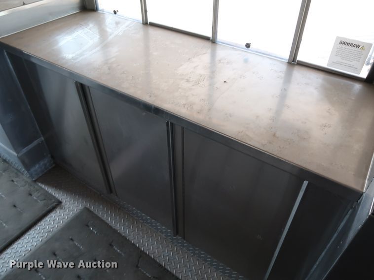 image for item KQ9739 2003 Freightliner MT55  food truck