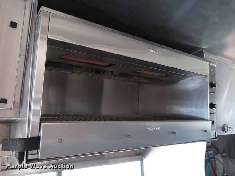 image for item KQ9739 2003 Freightliner MT55  food truck