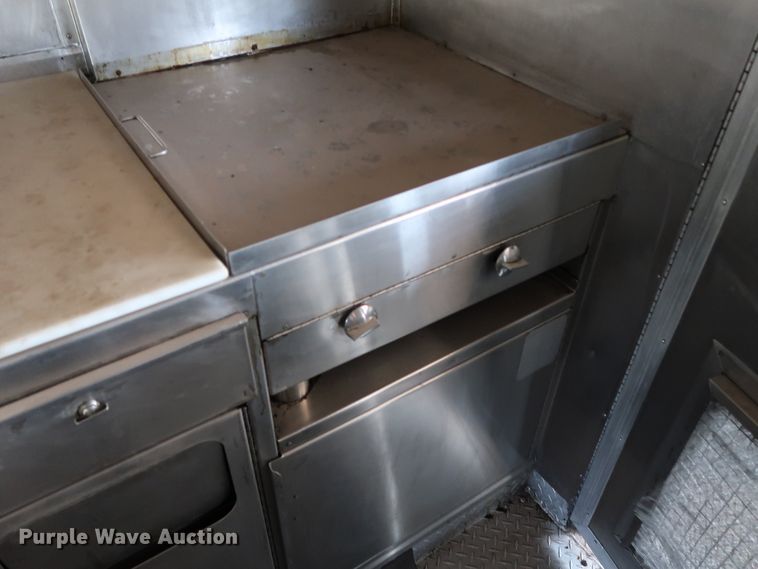 image for item KQ9739 2003 Freightliner MT55  food truck