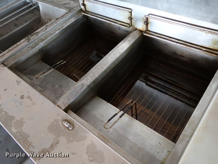 image for item KQ9739 2003 Freightliner MT55  food truck