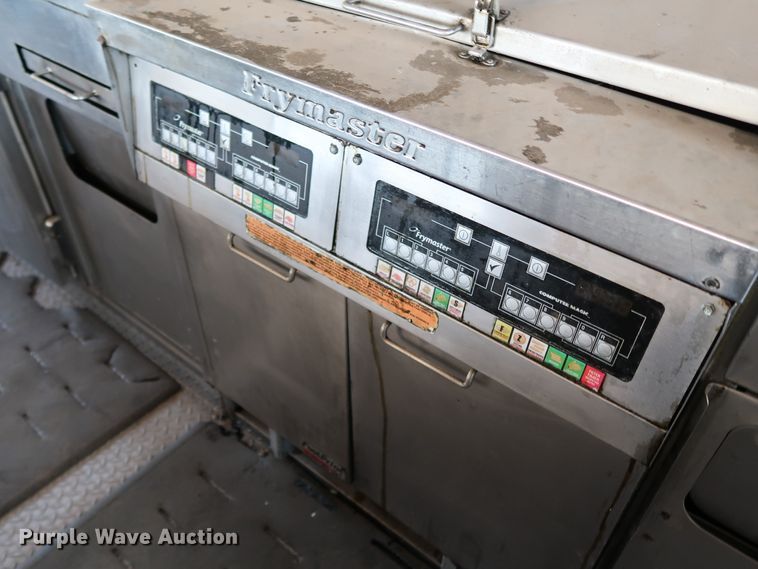 image for item KQ9739 2003 Freightliner MT55  food truck