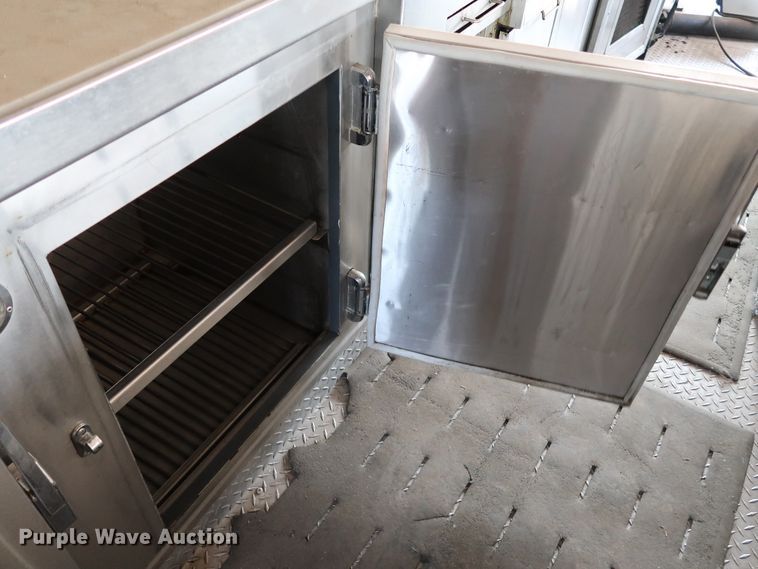 image for item KQ9739 2003 Freightliner MT55  food truck