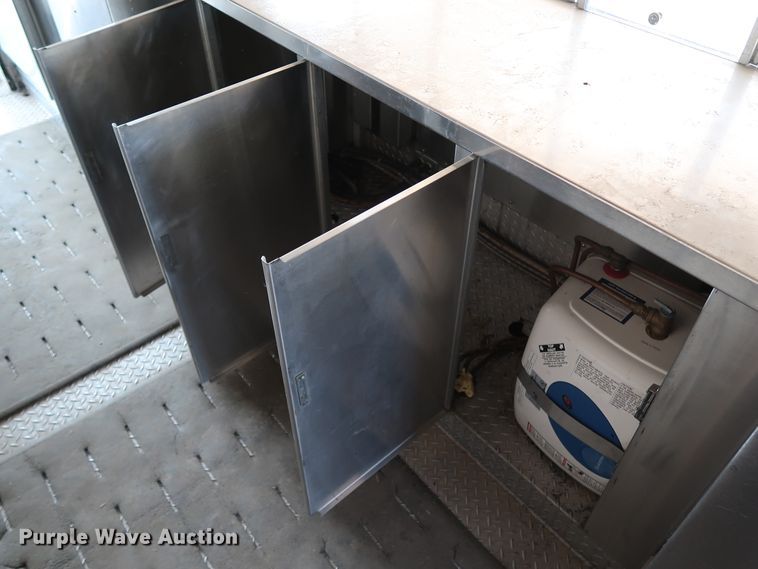 image for item KQ9739 2003 Freightliner MT55  food truck