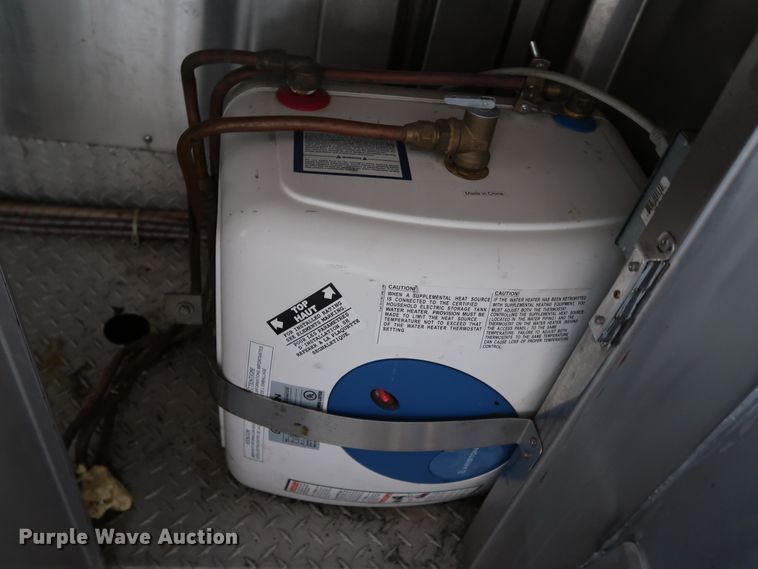 image for item KQ9739 2003 Freightliner MT55  food truck