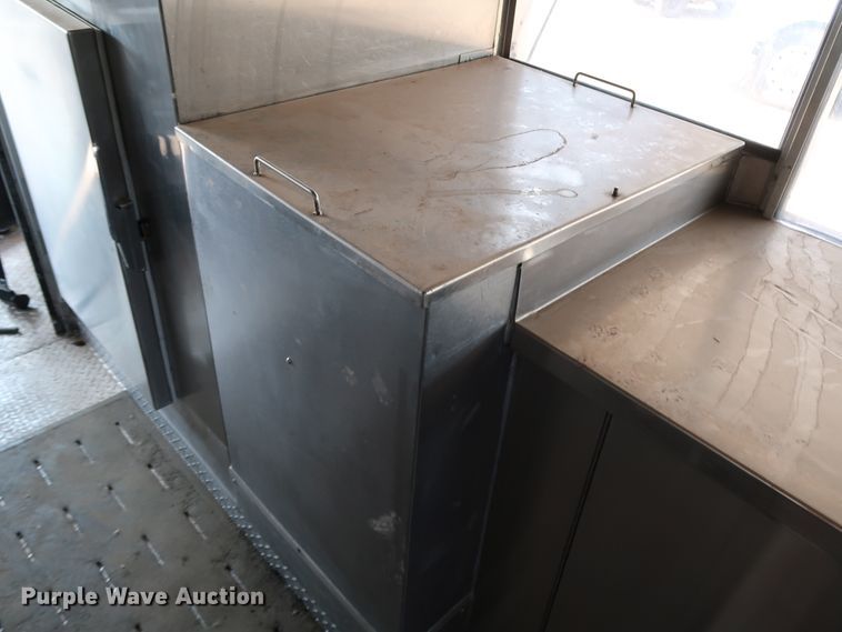 image for item KQ9739 2003 Freightliner MT55  food truck