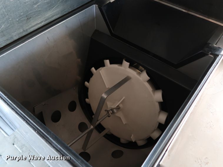 image for item KQ9739 2003 Freightliner MT55  food truck