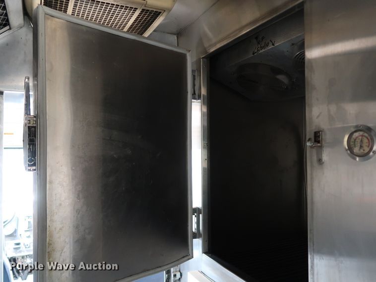 image for item KQ9739 2003 Freightliner MT55  food truck