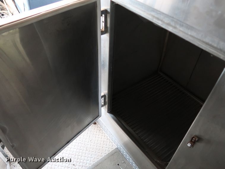 image for item KQ9739 2003 Freightliner MT55  food truck