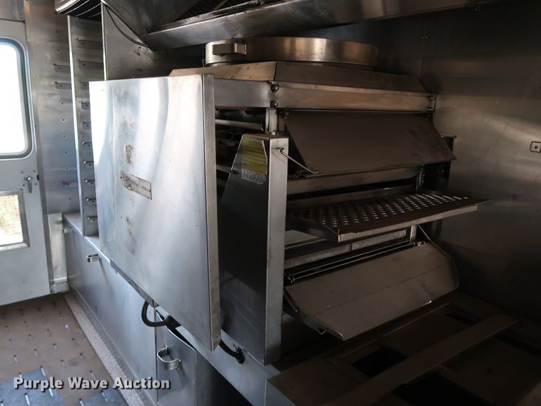 image for item KQ9739 2003 Freightliner MT55  food truck