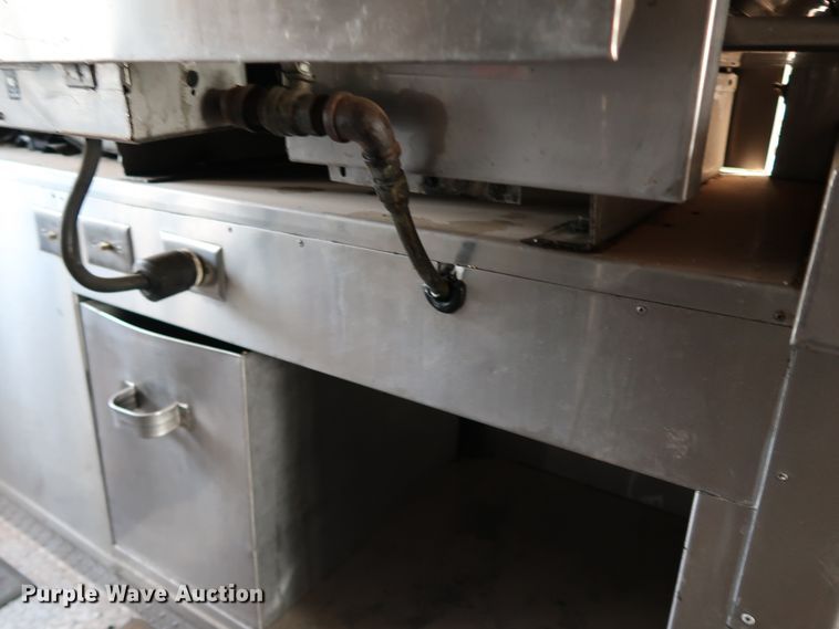 image for item KQ9739 2003 Freightliner MT55  food truck