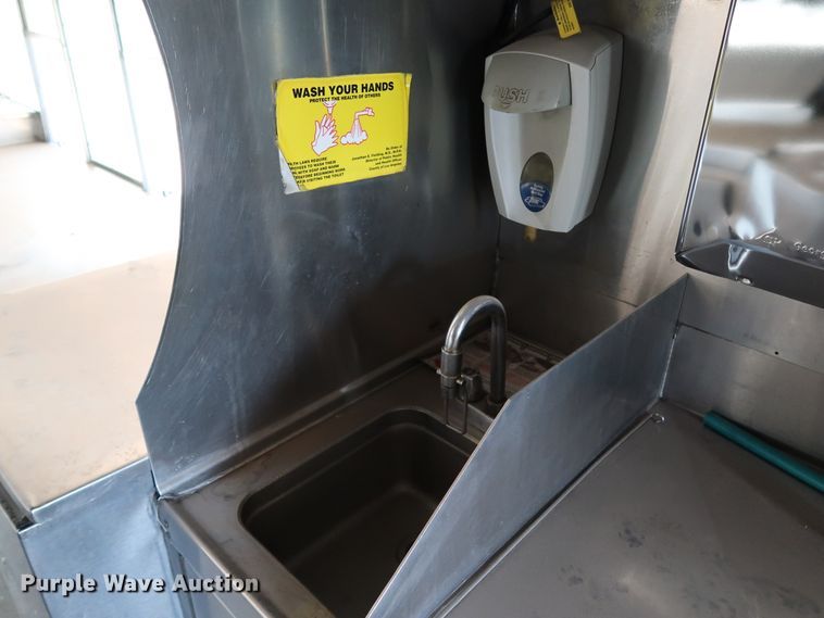 image for item KQ9739 2003 Freightliner MT55  food truck