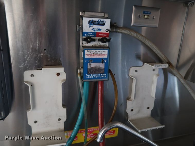 image for item KQ9739 2003 Freightliner MT55  food truck