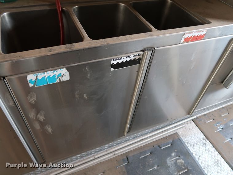 image for item KQ9739 2003 Freightliner MT55  food truck