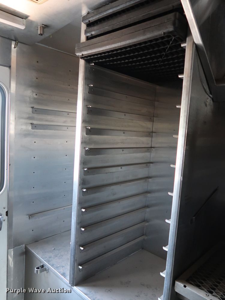 image for item KQ9739 2003 Freightliner MT55  food truck