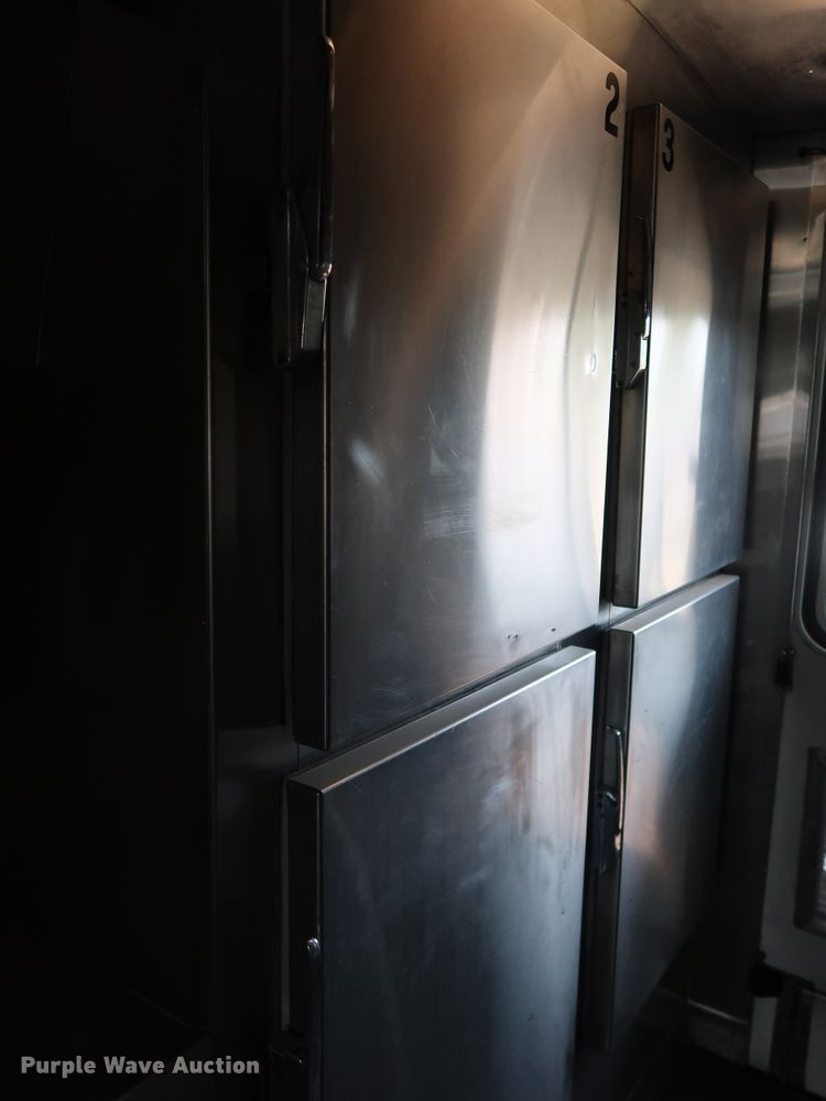 image for item KQ9739 2003 Freightliner MT55  food truck