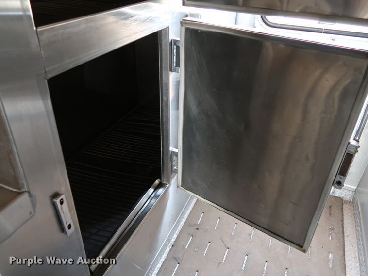 image for item KQ9739 2003 Freightliner MT55  food truck